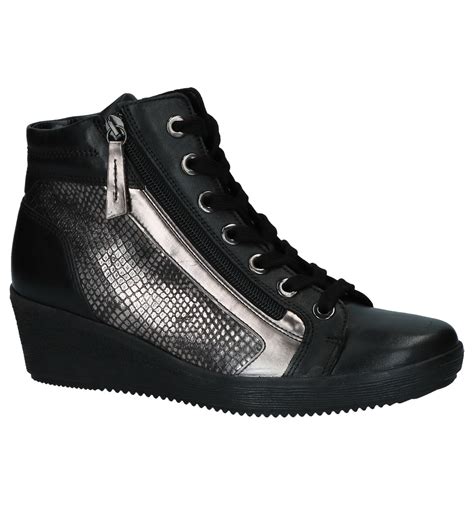 zwarte sneaker met sleehak